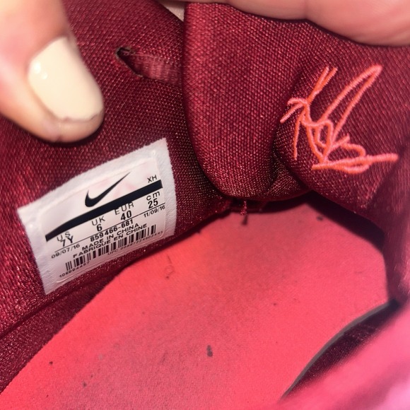 Nike Kyrie 3 Hot Punch 2016 Red Pink Size 7Y Sneakers 859466-681 Women's 7 - Picture 7 of 8